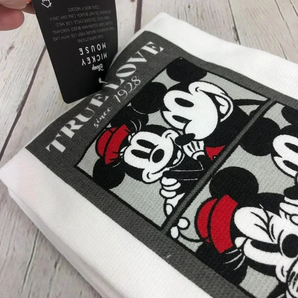 NWT disney mickey and minnie mouse kitchen towel set